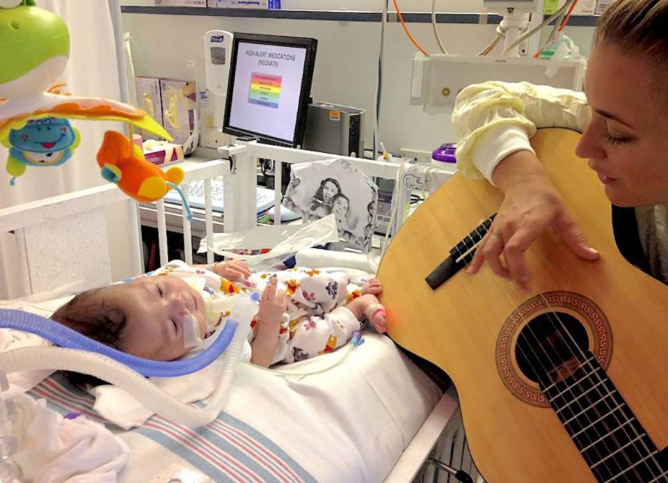 Музыкальная терапия для детей. Музыкотерапия. Музыкотерапия для новорожденных. Музыкотерапия сеанс. Музыкотерапия для недоношенных детей.