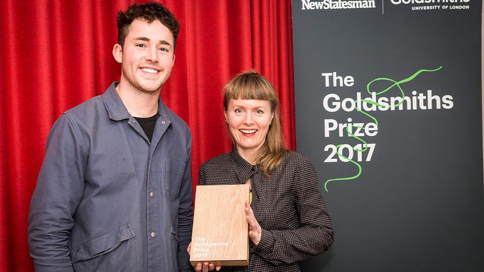 Goldsmiths alumnus Dewi Uridge who designed the prize in 2017 standing with winner Nicola Barker who is holding the prize 