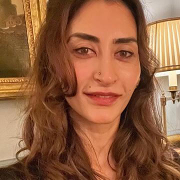 Photo of Dr Rozina Anwar